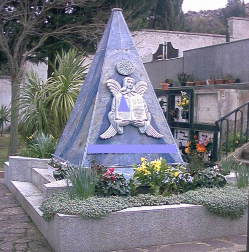 tomba monumentale in Azul Macauba
