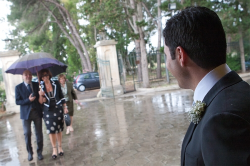 Arrivo in chiesa, lo sposo attende la sposa - Fotografia Lecce