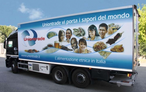 Distribuiamo prodotti alimentari etnici in tutta Italia e in Europa