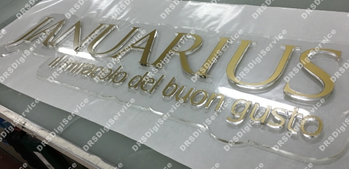 tabella in plex  con lettere a rilievo oro