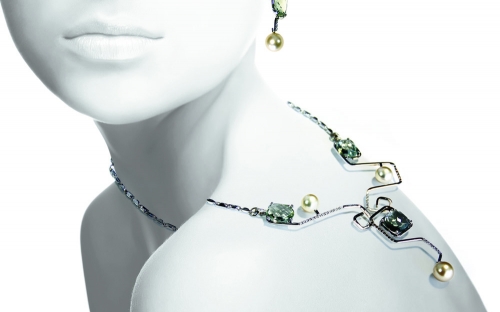 collana modello : Princess Diana , oro bianco diamanti e perle golden