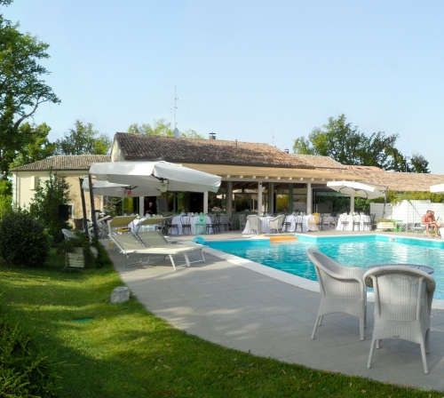 Hotel Villa Roncuzzi, giardino e piscina