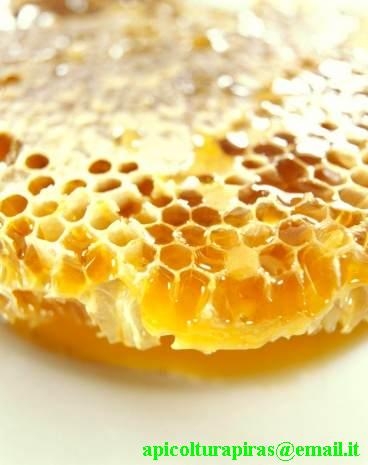 Miele in favo... come lo mangiavano i nostri nonni...