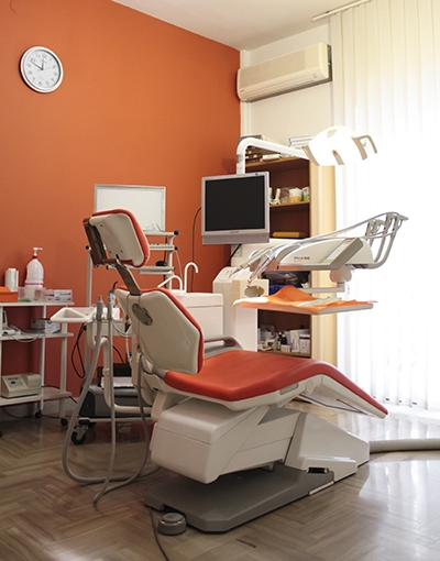 Stanza principale del dentista, con attrezzature odontoiatriche