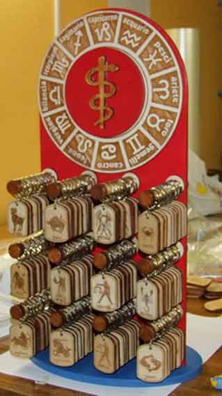 espositori legno zodiaco