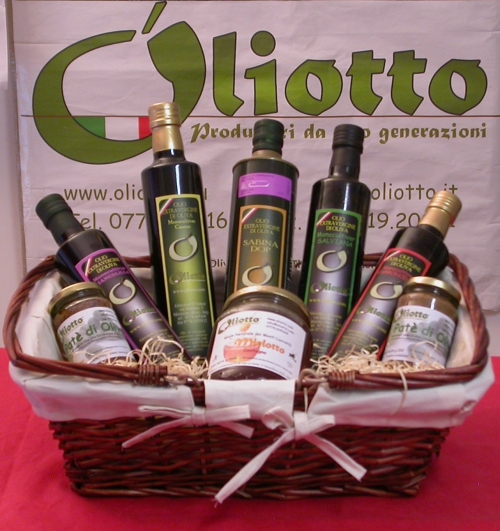 Cesti regalo su ordinazione fatti apposta per ogni esigenza ( regalare l'olio si fà sempre bella figura)