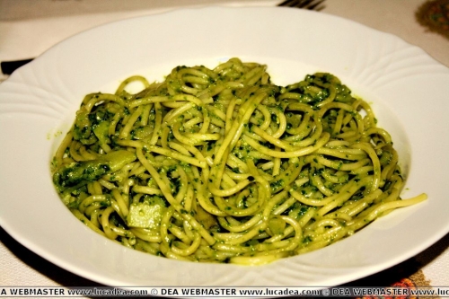 ... E PER FINIRE UN BUON PIATTO DI SPAGHETTI NON GUASTA MAI (naturalmente condito con olio extravergine di oliva)
