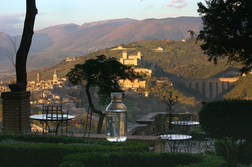 Vista panoramica di Spoleto dal giardino dell'hotel di charme Villa Milani a Spoleto in Umbria