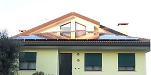 Impianto da 5,04kW, parzialmente integrato, installato su tetto di abitazione