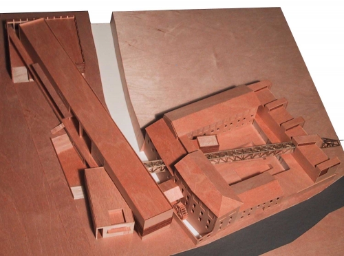 plastico scala 1:200 in betulla e profili di metallo