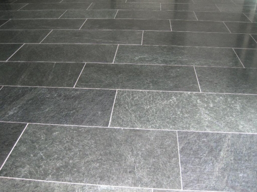 VGH HANNOVER. Rivestimentio esterno e interno in Serpentino sabbiato e spazzolato