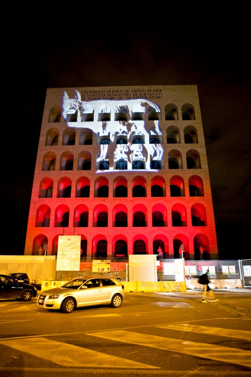 proiezione sul colosseo quarato in occasione del natale di Roma 2009