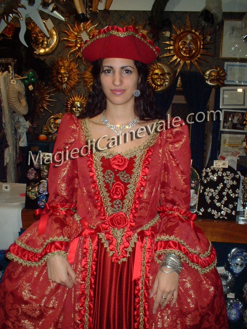 riproduzione di costume d'epoca veneziano, stile settecentesco. In tessuto damascato, pizzo e raso. Si confezionano abiti su misura - Magie di Carnevale, Venezia