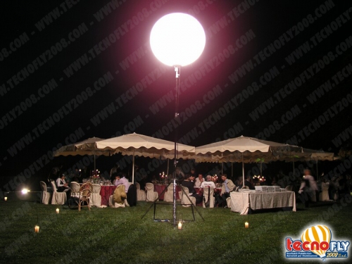 Illuminazione per matrimoni con un pallone da 2000 Watt alogeno