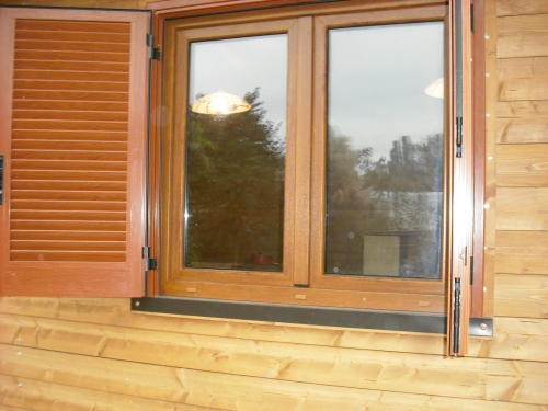 infisso in pvc con persiana in alluminio